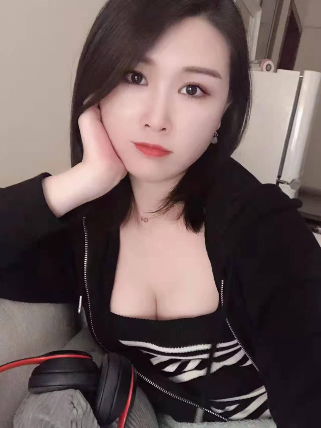 成熟性感美女，服务型